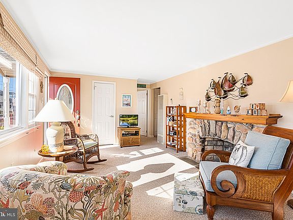 5th image of 1414 Beach Ave