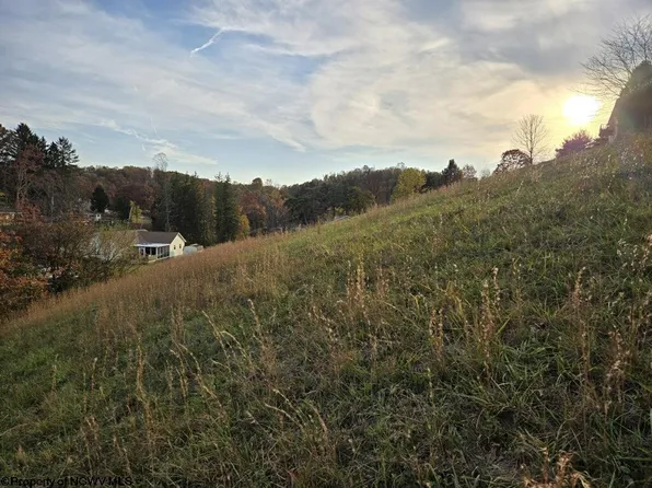 Matthew Dr, Fairmont, WV 26554