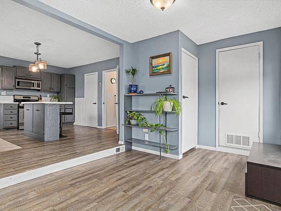 3rd image of 653 19th Ave NE