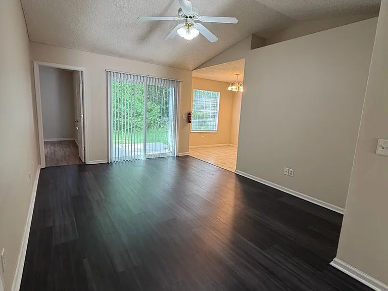 101 Talbot Ct — Photo 13