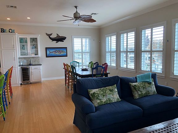 3rd image of 21 Blue Heron Cir