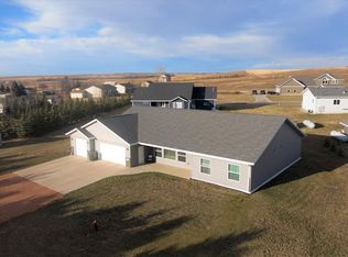 1107 Elbowoods Dr, Hazen, ND 58545
