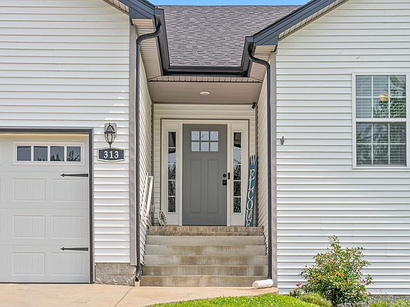 4th image of 313 Peterson Ln