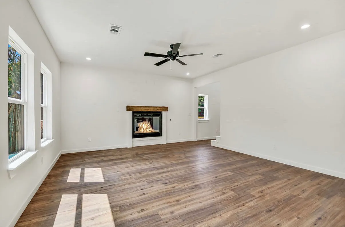 3 bed, 2.5 bath, 1647 sqft, $2,550 — Photo 2