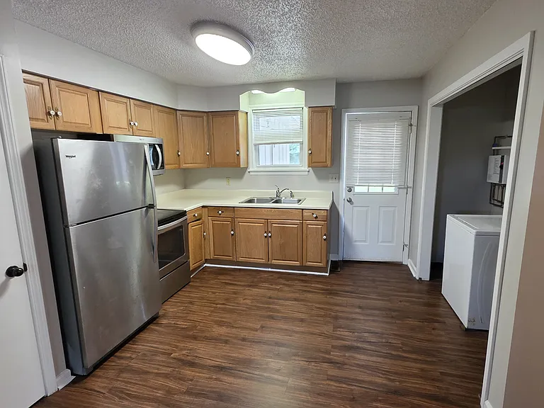 865 Louisville Hwy #B — Photo 19