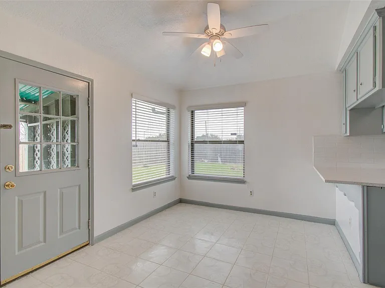 2538 Knights Cir — Photo 13