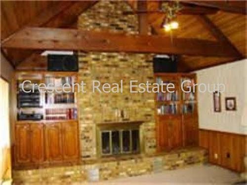 3rd image of 942 Greenbriar Ln