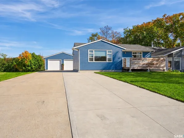 1262 113th Street, North Battleford, SK S9A 2M2