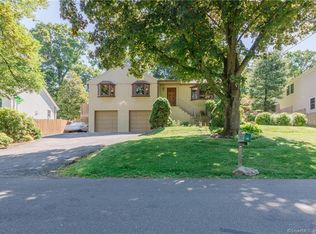 21 Lindenwoods Rd, Norwalk, CT 06851