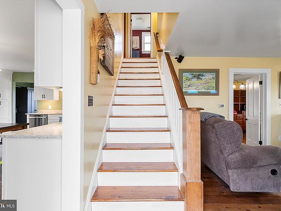 3rd image of 11853 White Hall Rd