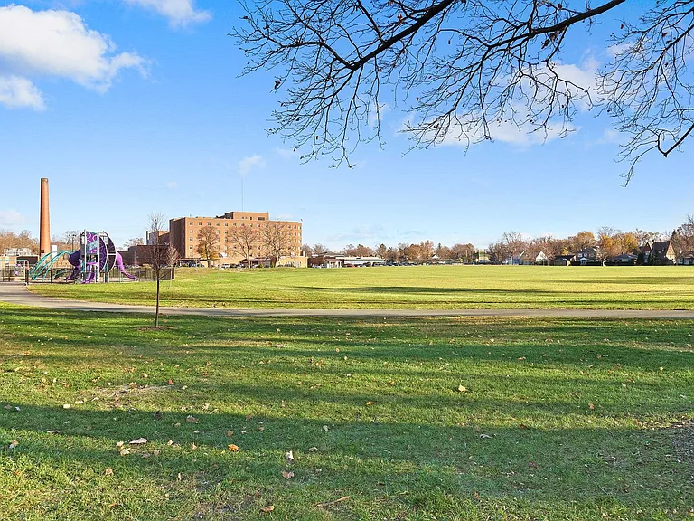Victory Park Apartments — Photo 17