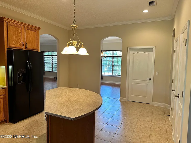 1439 Barrington Cir — Photo 10