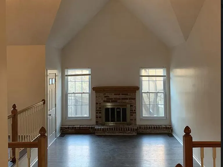 8007 N Stoddard Ave — Photo 2