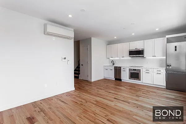 Rented by Bond New York | media 16