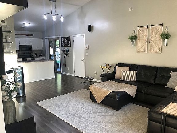 3rd image of 1300 Wilhelmina Dr