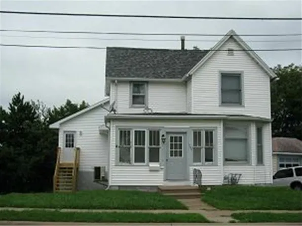 1737 Clarke Dr, Dubuque, IA 52001