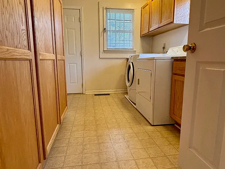 126 S Rocksprings St — Photo 13