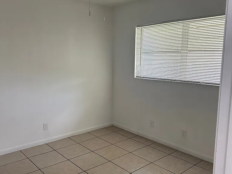 2407 McKinley St #2 — Photo 8