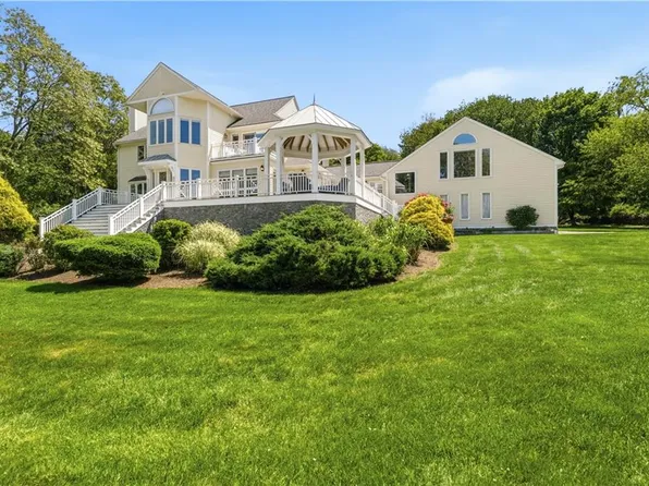 38 Gondola Ave, Jamestown, RI 02835