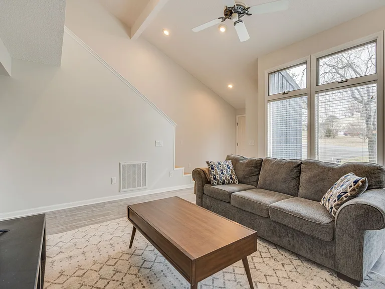 Emerald Dr — Photo 24