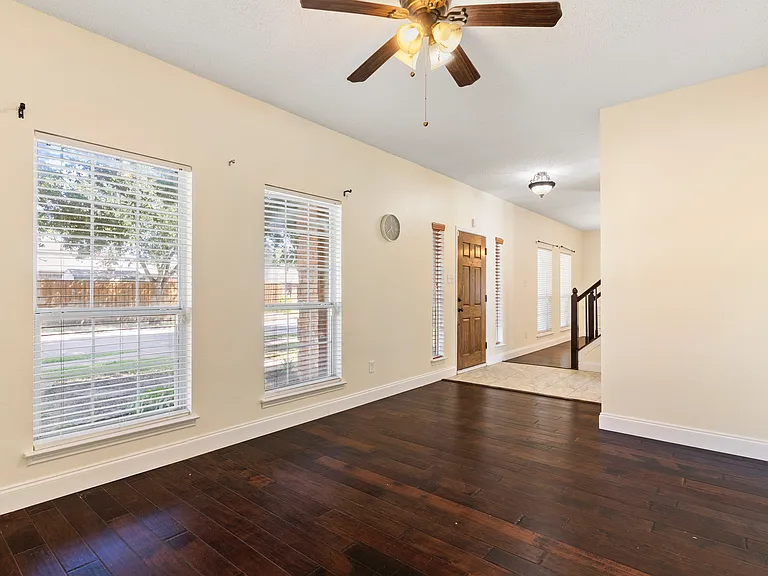 2522 Primrose Ln — Photo 12