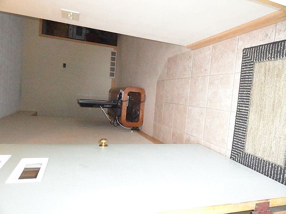 3rd image of 909 N 13th St