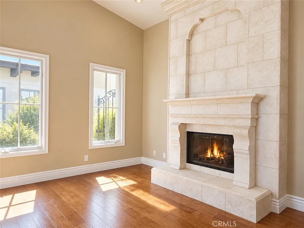 4 bed, 4.5 bath, 3780 sqft, $19,600 — Photo 3