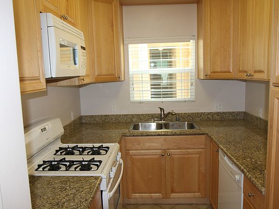 4th image of 515 N Raymond Ave APT 2
