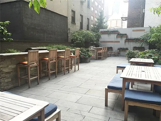 Rented by R New York | media 18