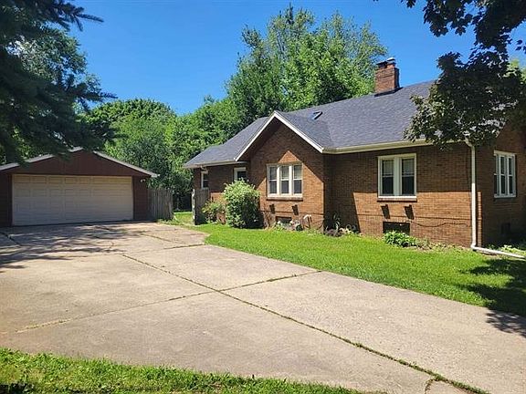 3rd image of 124 Dawn Ave