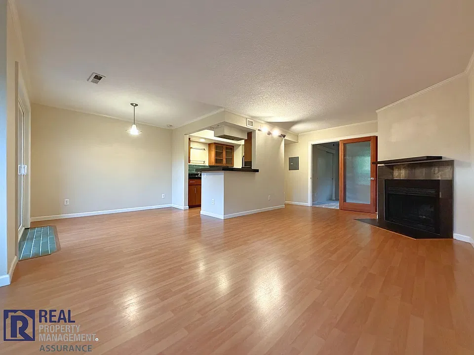 6600 SE Division St #206