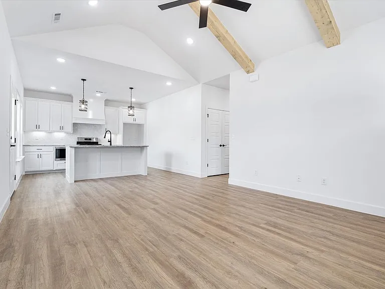 40 Hebrides Dr — Photo 5