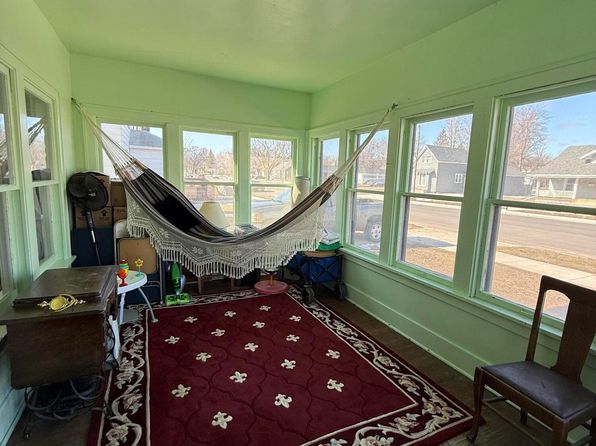 515 S 5th St, Milbank, SD 57252