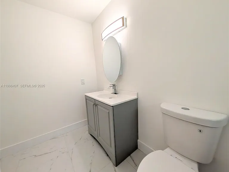 58 SW 14th Ter — Photo 11