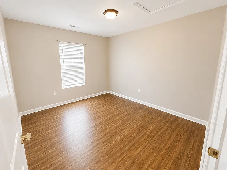 2324 Kentucky Ave — Photo 10