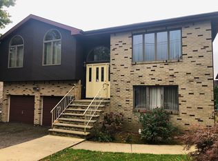 102 Edgewater Rd, Cliffside Park, NJ 07010