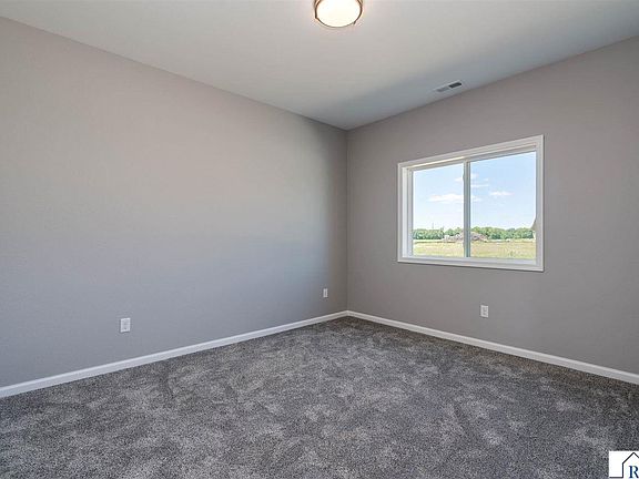 3rd image of 2253 Fairbanks Dr