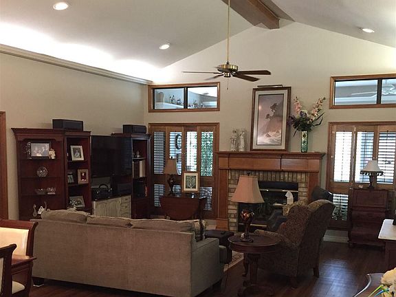 3rd image of 528 Woodside Dr