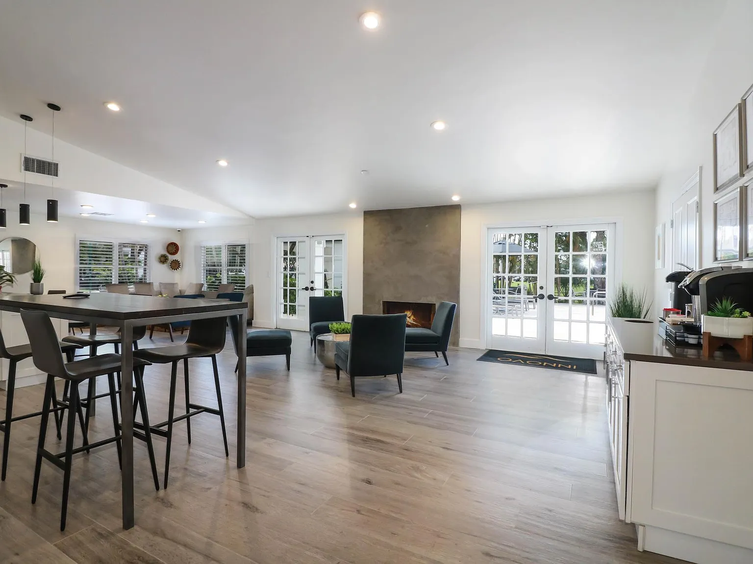 Innovo Living on Sunrise — Photo 3