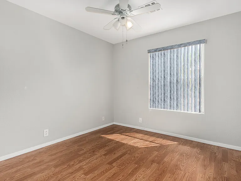 1320 E Charleston Ave — Photo 23