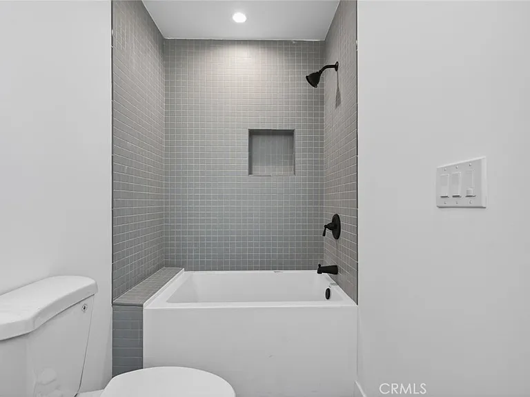 901 Micheltorena St — Photo 29
