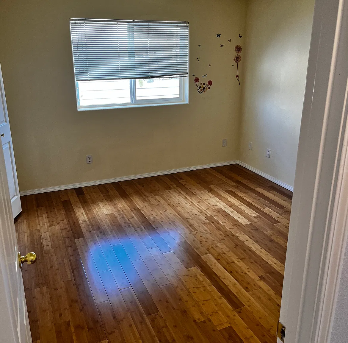 3 bed, 1350 sqft, $2,300 — Photo 4