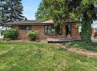 31687 Norrid Cir, Warren, MI 48092