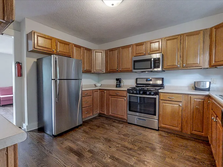 181 Winchester Ave — Photo 2