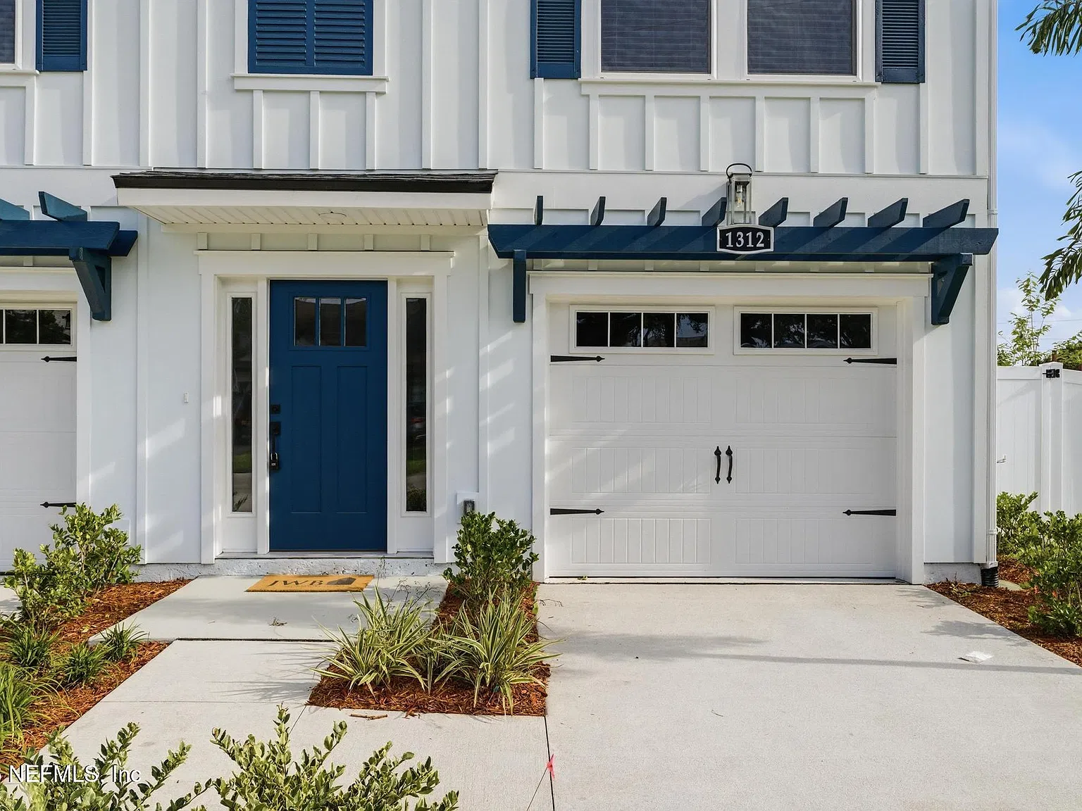 3 bed, 3.5 bath, 1613 sqft, $3,800 — Photo 2
