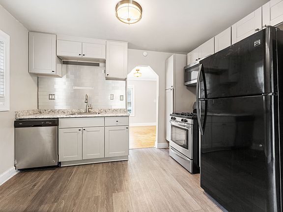 3rd image of 25715 Ross St