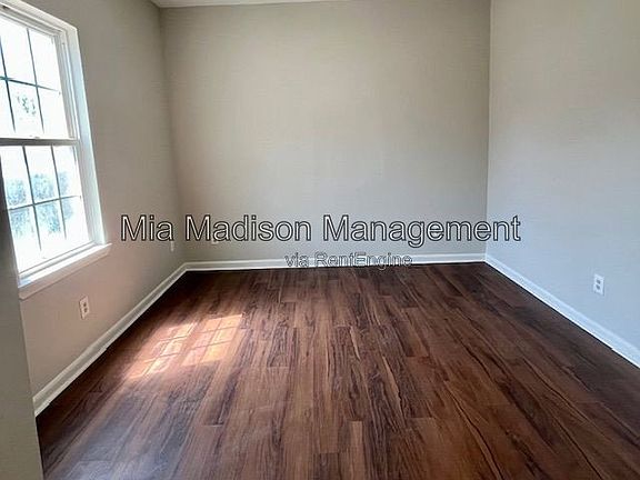 2nd image of 628 W Anderson Ln