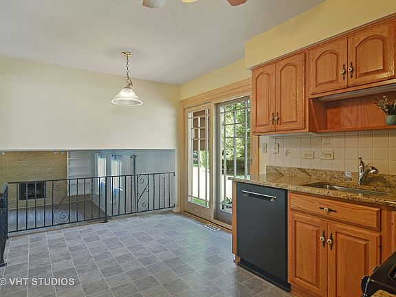 3rd image of 536 E Balsam Ln