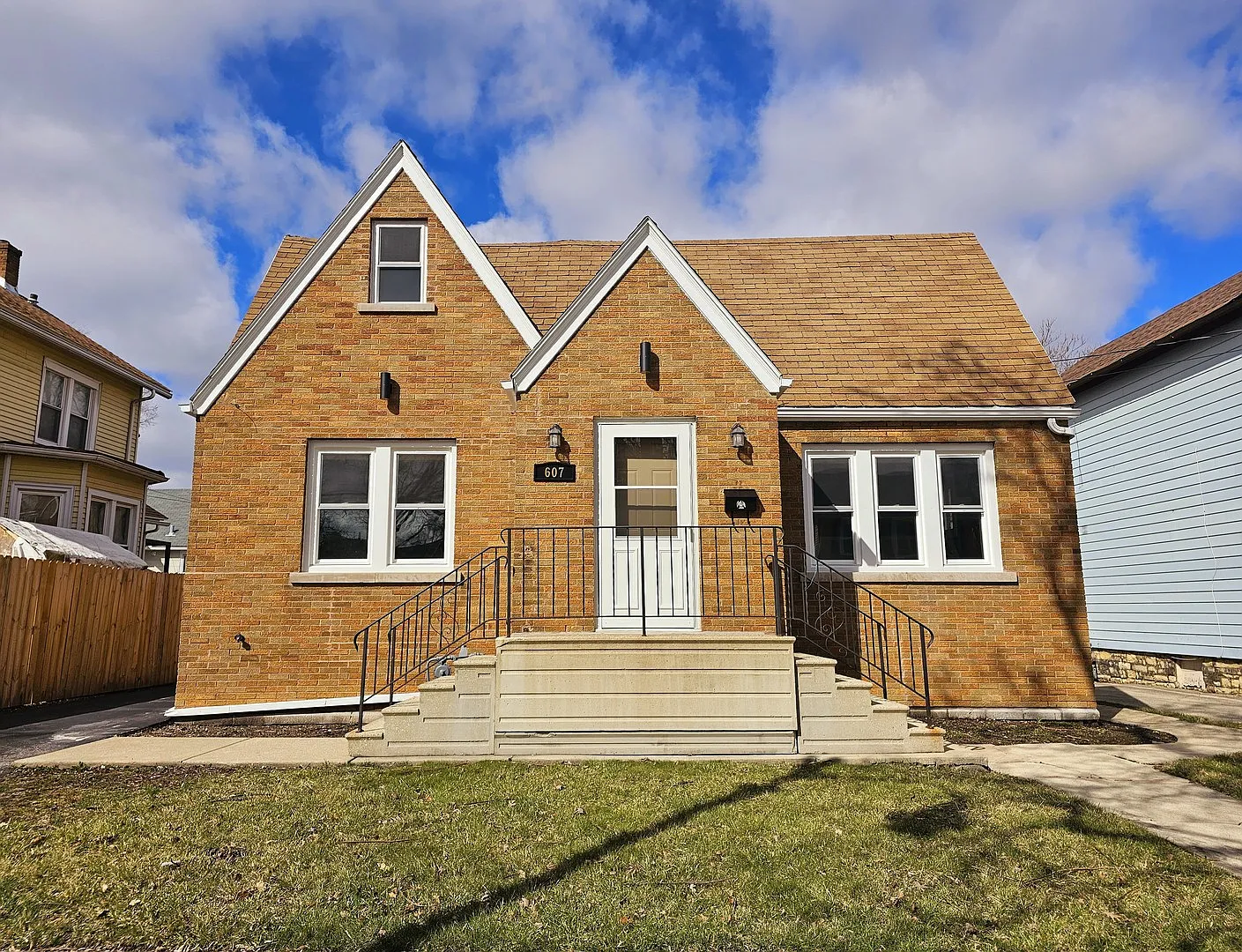 607 W Marion St photo 1