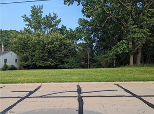 Laura Lee Ln, Seven Hills, OH 44131